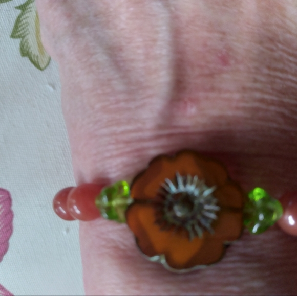 ✨️8" Boho Natural Carnelian Flower 🌼 Bracelet 🙂 Magnetic Closure!✨️ - Picture 3 of 10